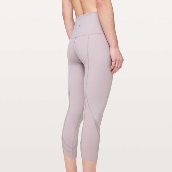 NWT Wunder Under Crop II *Roll Down Scallop - Picture 2 of 5